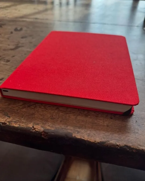 Красный блокнот.