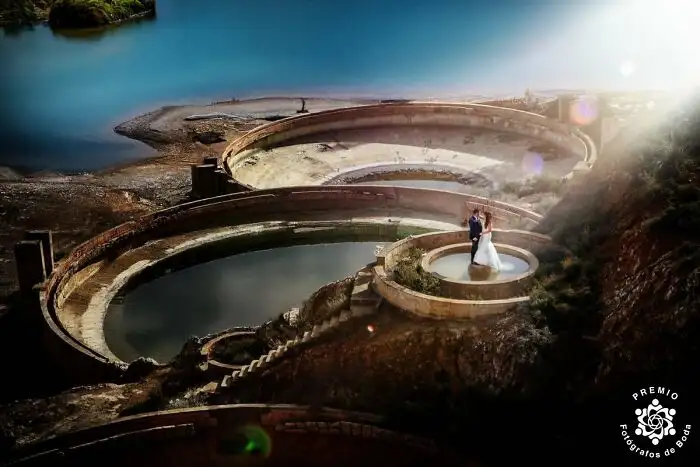 Любовь была настолько велика, что им понадобился собственный резервуар для воды.