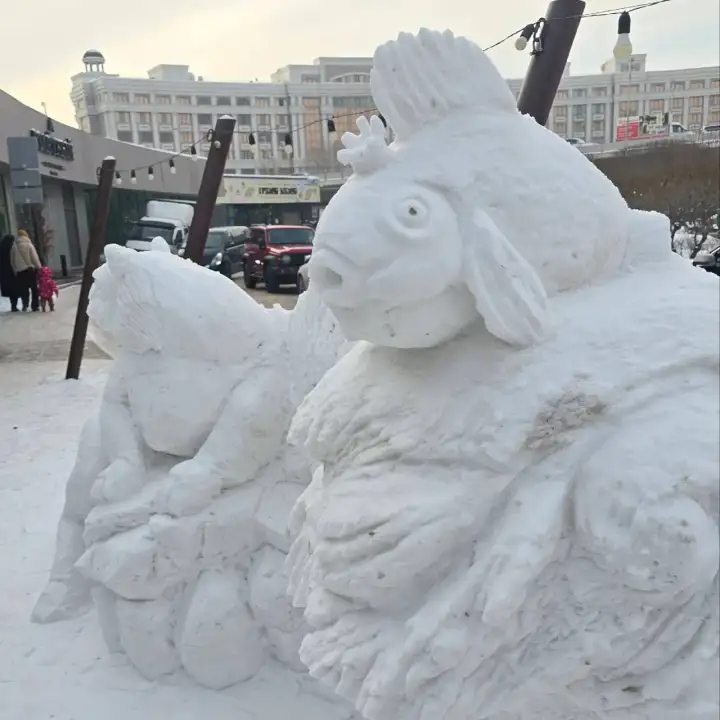 Снежная скульптура в Астане.