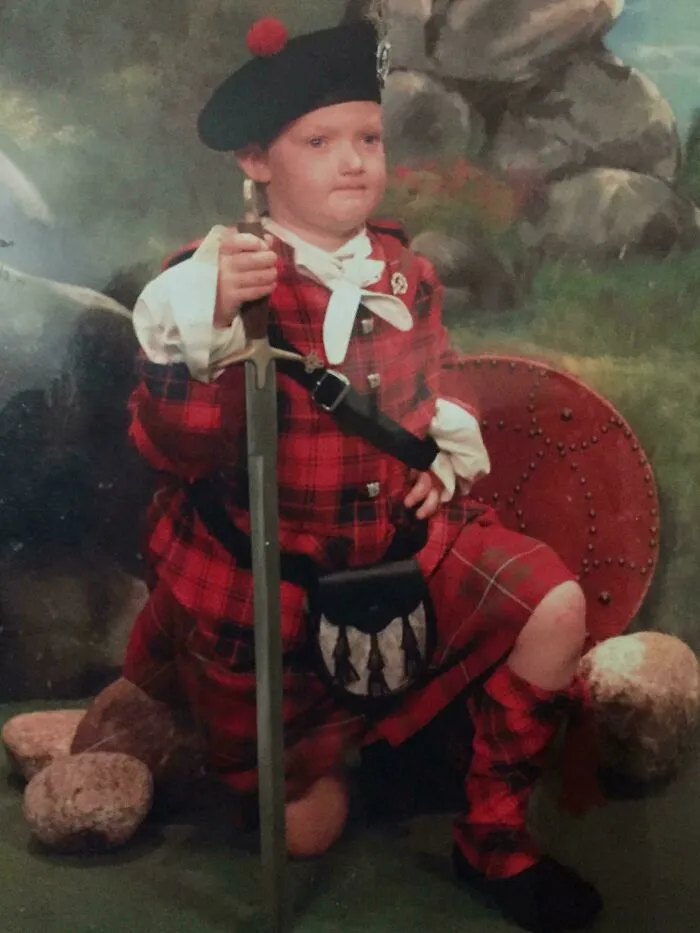 «Мама сказала мне улыбаться в камеру, я отказался, потому что был серьезным воином».