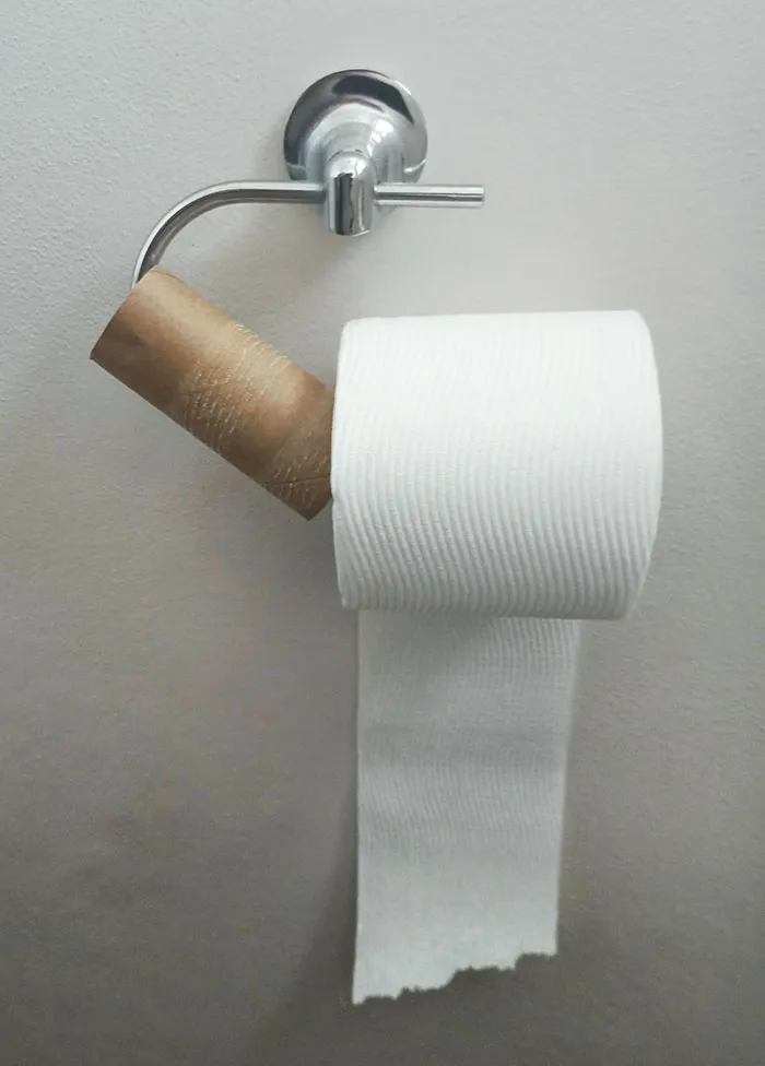 «Мой сосед по комнате достиг нового уровня лени».