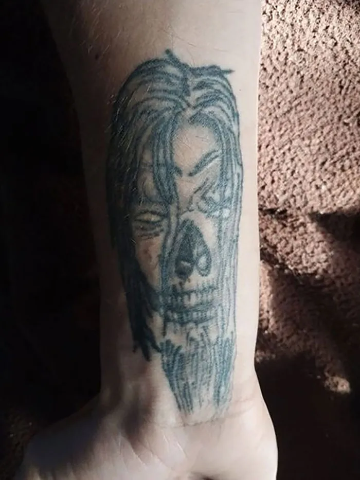 Тату для тех, кто ностальгирует по переводным наклейкам из жвачек. 