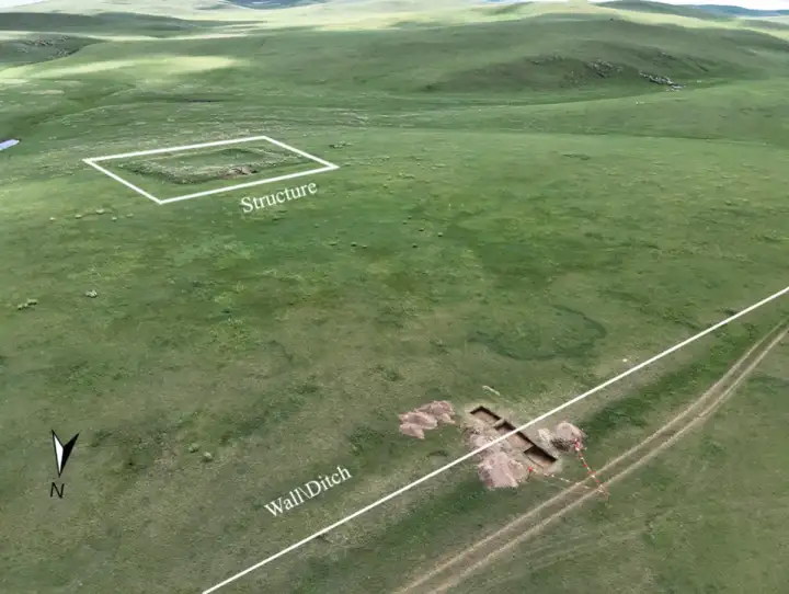 Расположение значимого сооружения и стены.