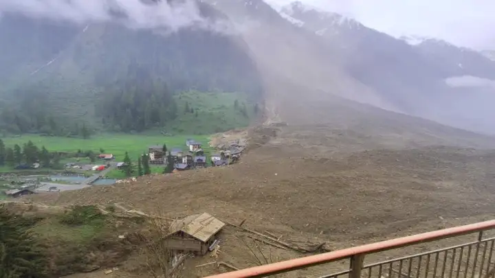 Последствие таяния ледника Бёрч в швейцарских Альпах.