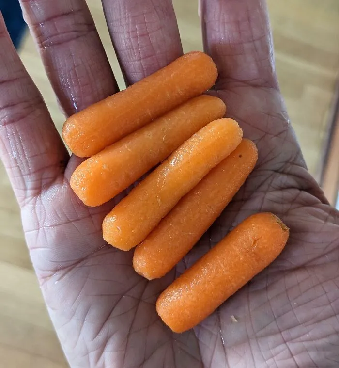 «Чтобы мои дети чаще ели овощи, я устраиваю конкурс „Самый громкий хруст“. Победитель определяется после дести раундов».