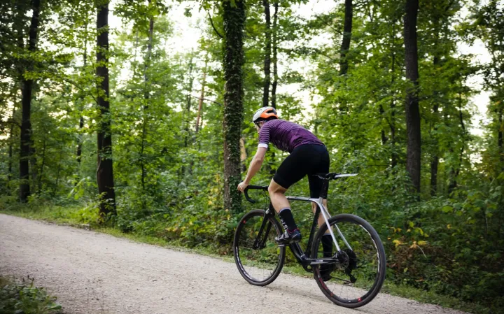 Езда на велосипеде.