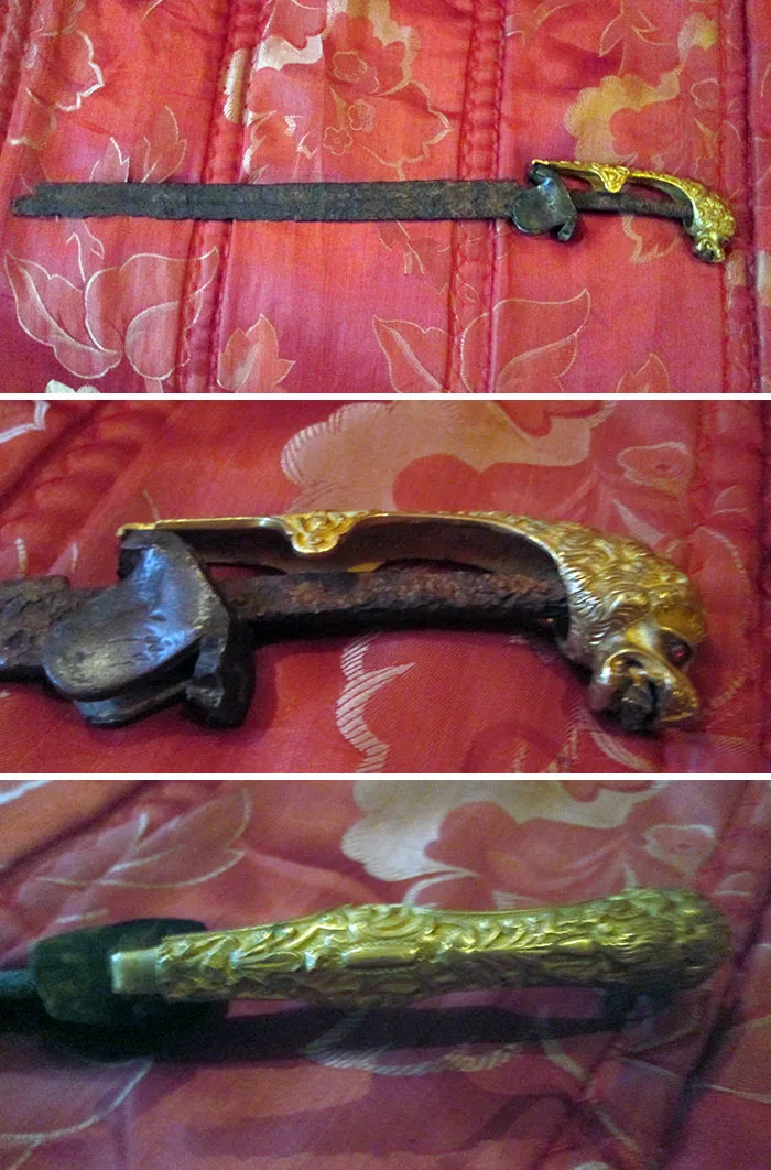 «Мы нашли меч, прокладывая дорогу рядом с нашим участком».