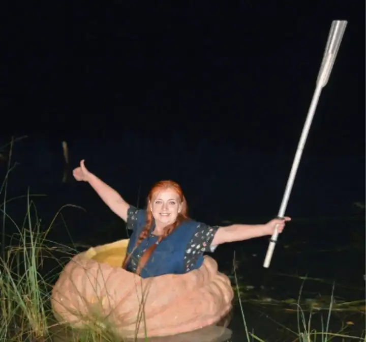 Первый заплыв прошел не без сложностей и завершился уже в темноте.