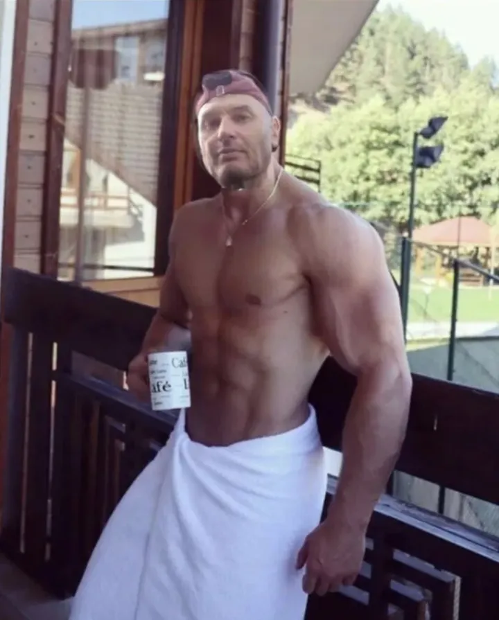 Мышцы прокачал, но руки откуда росли, оттуда и растут. 