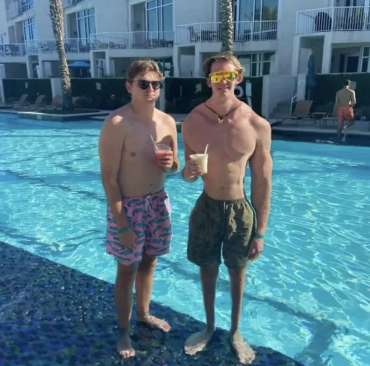 Друг портит всю картину. Вопрос в том, какой именно?