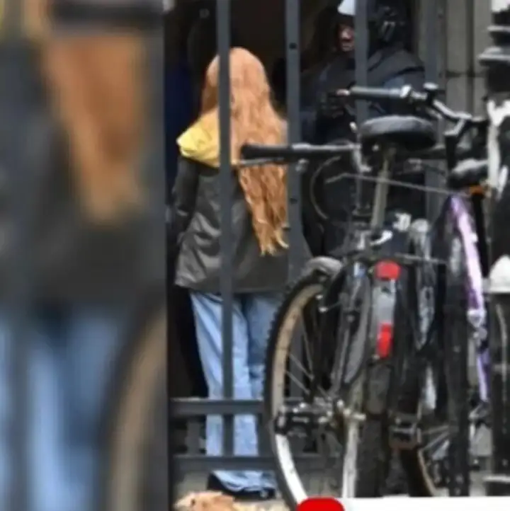 Сэди Синк на съемках фильма «Человек-паук: Совершенно новый день».