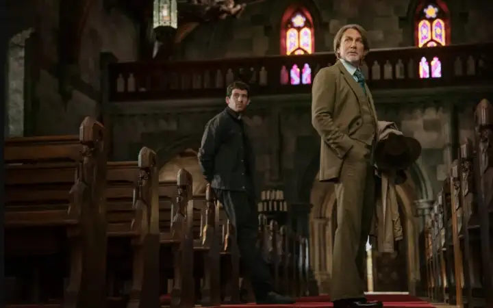 Дэниэл Крэйг и Джош О’Коннор в фильме «Достать ножи: Проснись, мертвец».