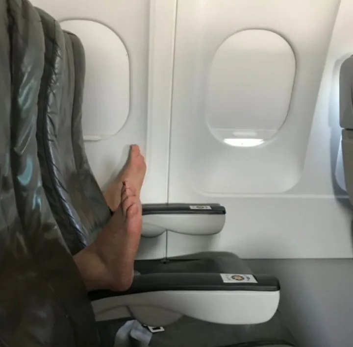 «Сегодня я летела с кошмарной соседкой».