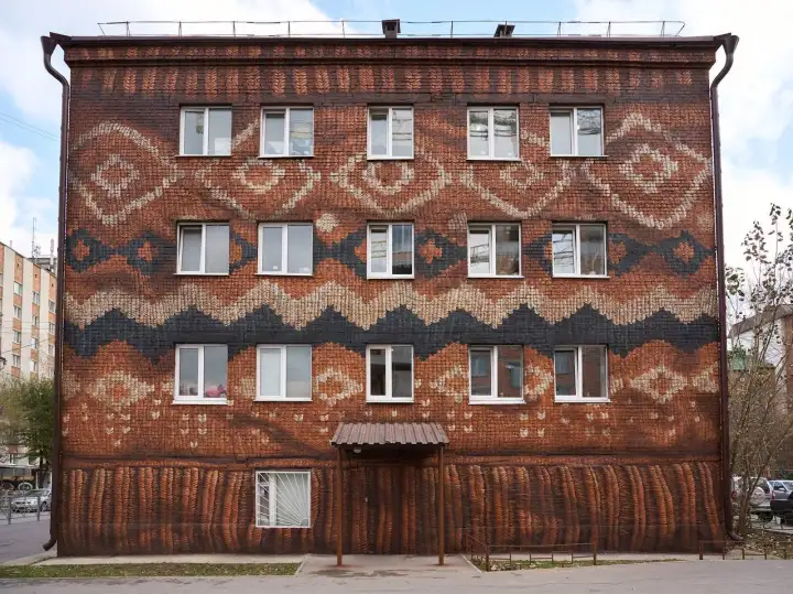 Теплый, уютный и немного колючий, как серевная зима.