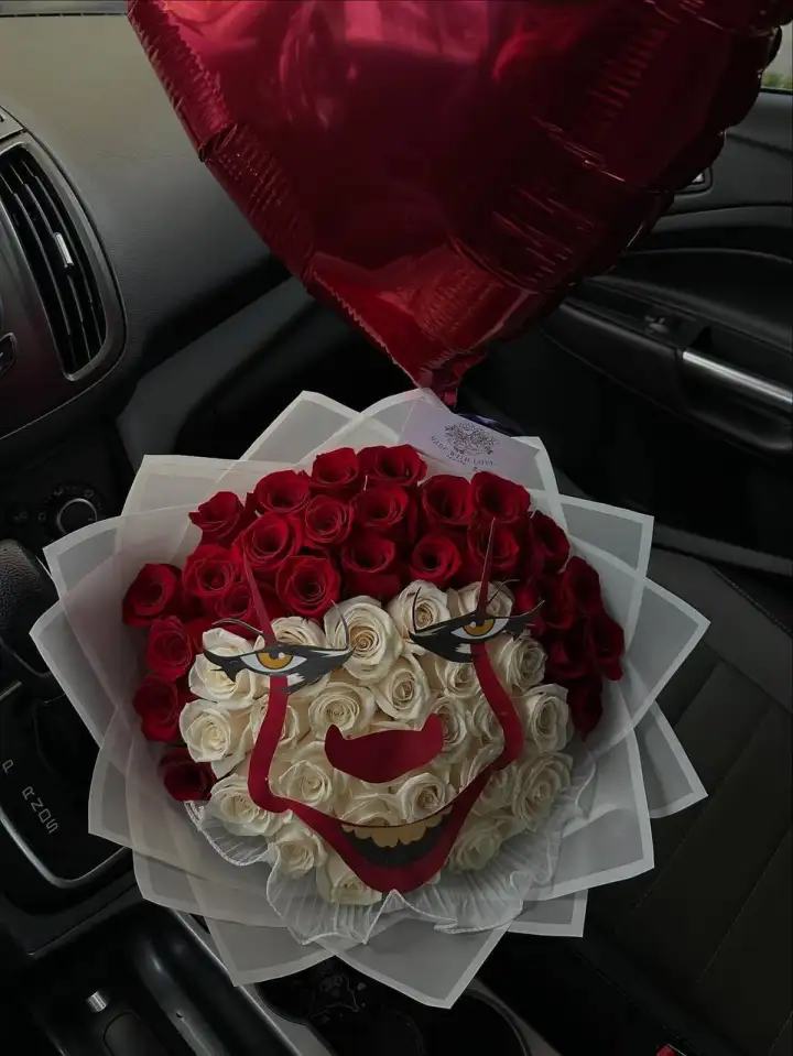 Букет в виде Пеннивайза.