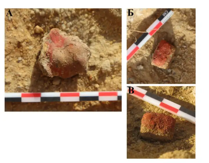 Охра на месте раскопок.