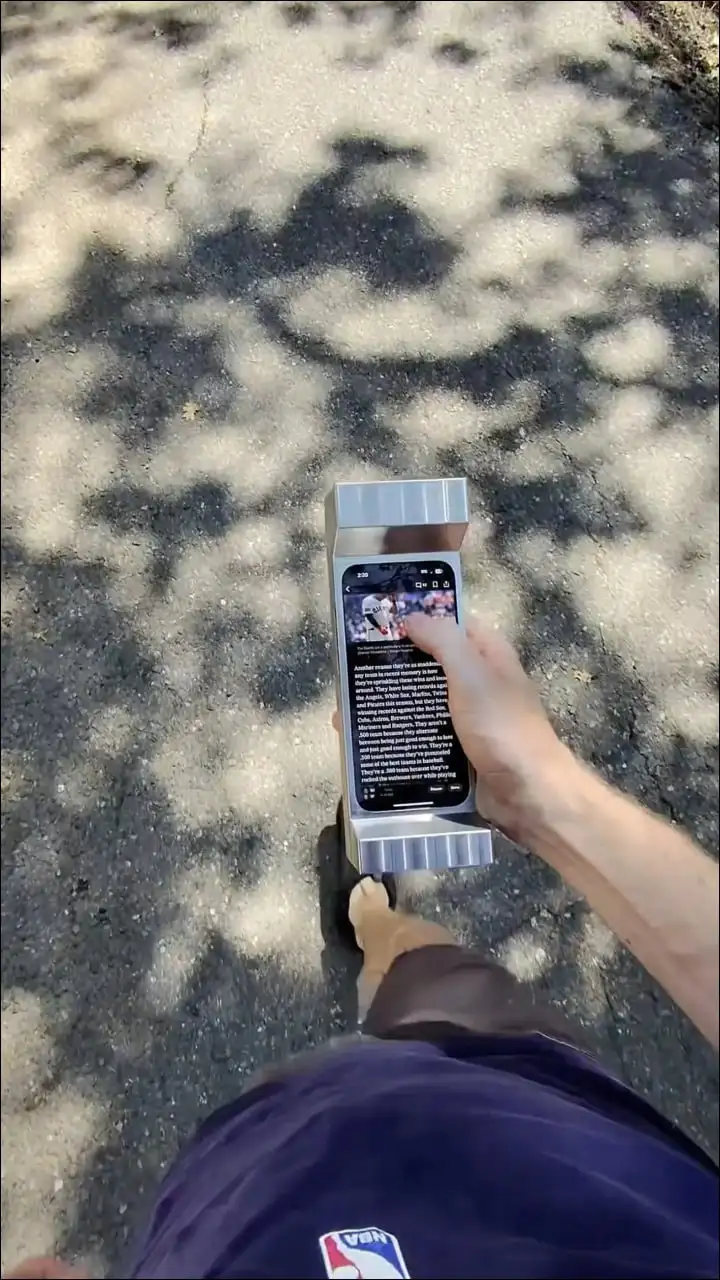 Компания Matter Neuroscience представила самый тяжелый в мире чехол для смартфона.