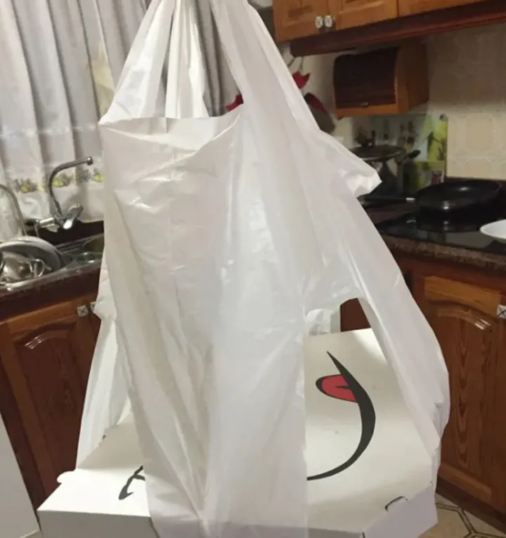 Пакет для пиццы с обрезанными углами.