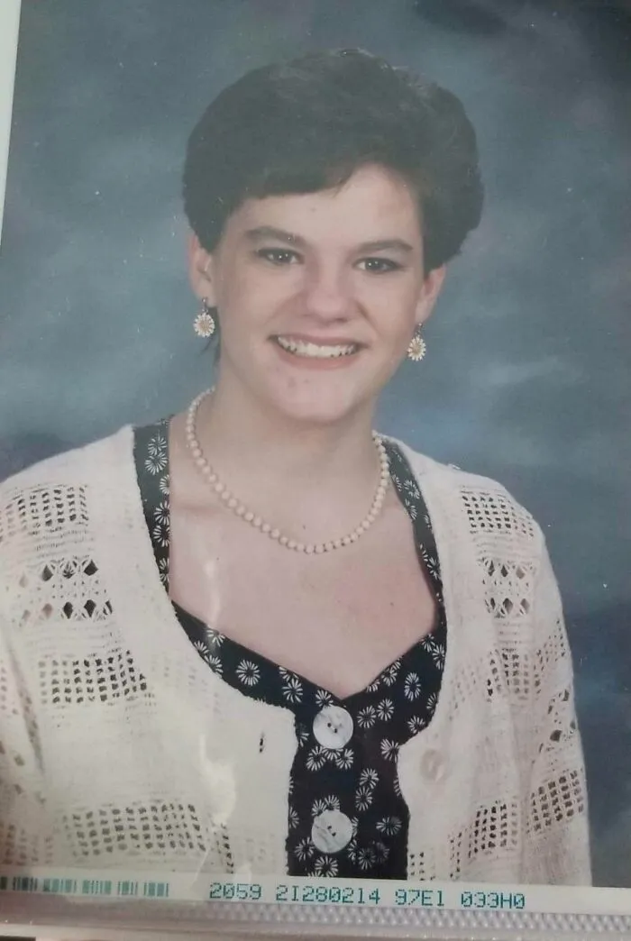 «Я в 11 лет в бабушкином свитере».