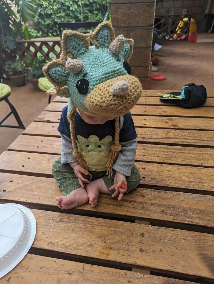 «Я сделала эту шапочку для своего первенца, но она оказалась ему слишком мала, когда я закончила. Пришлось родить еще одного ребенка».