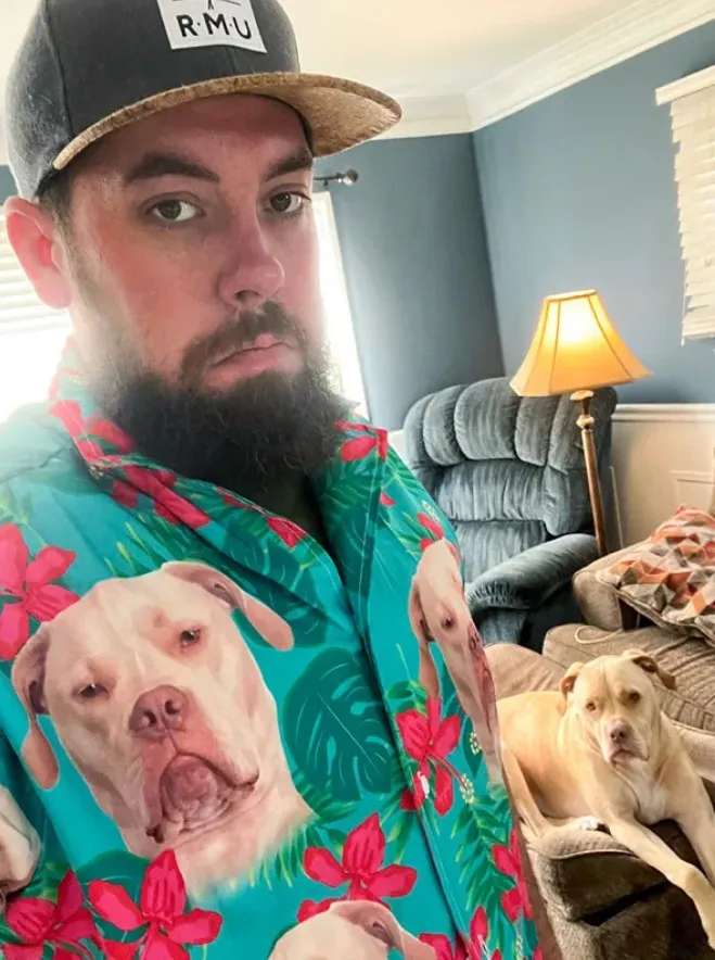 «Наш пес не очень доволен, но я хохочу весь день».