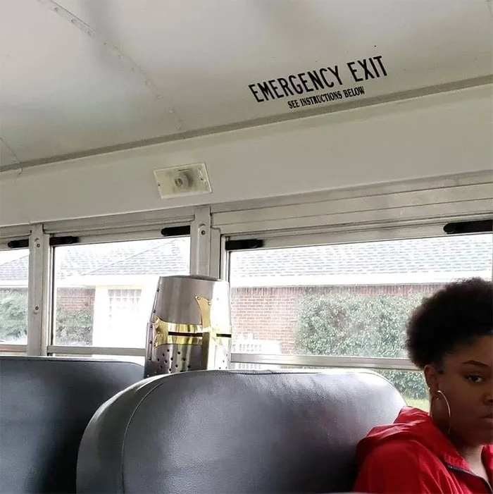 «Простите, а этот автобус едет на рыцарский турнир?»