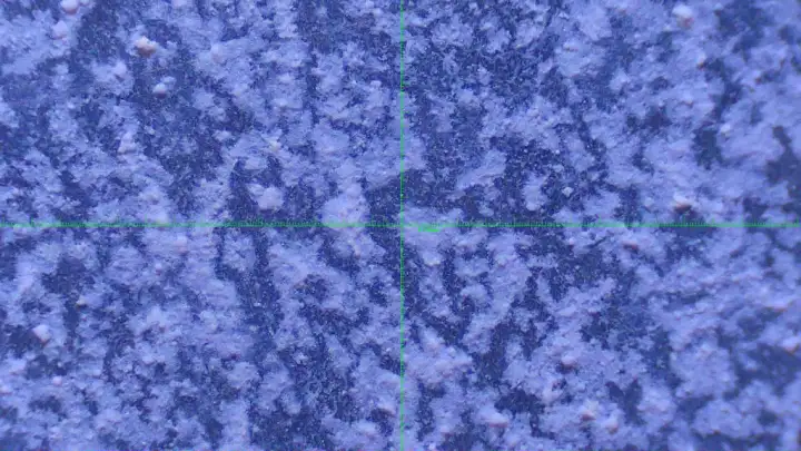 Поверхность фотоэлектрода на основе диоксида титана.