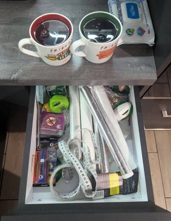 Найдите ножницы на этом фото.