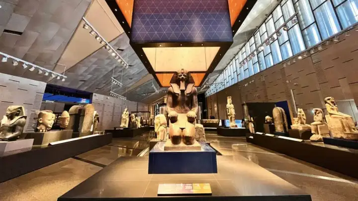Самый большой и дорогой музей археологии в Египте: вид внутри.
