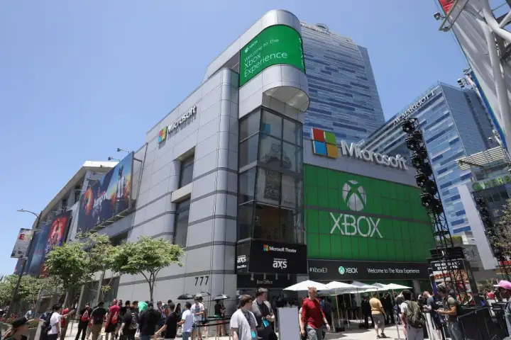 Корпорация подтвердила, что уволит свыше 9000 сотрудников.