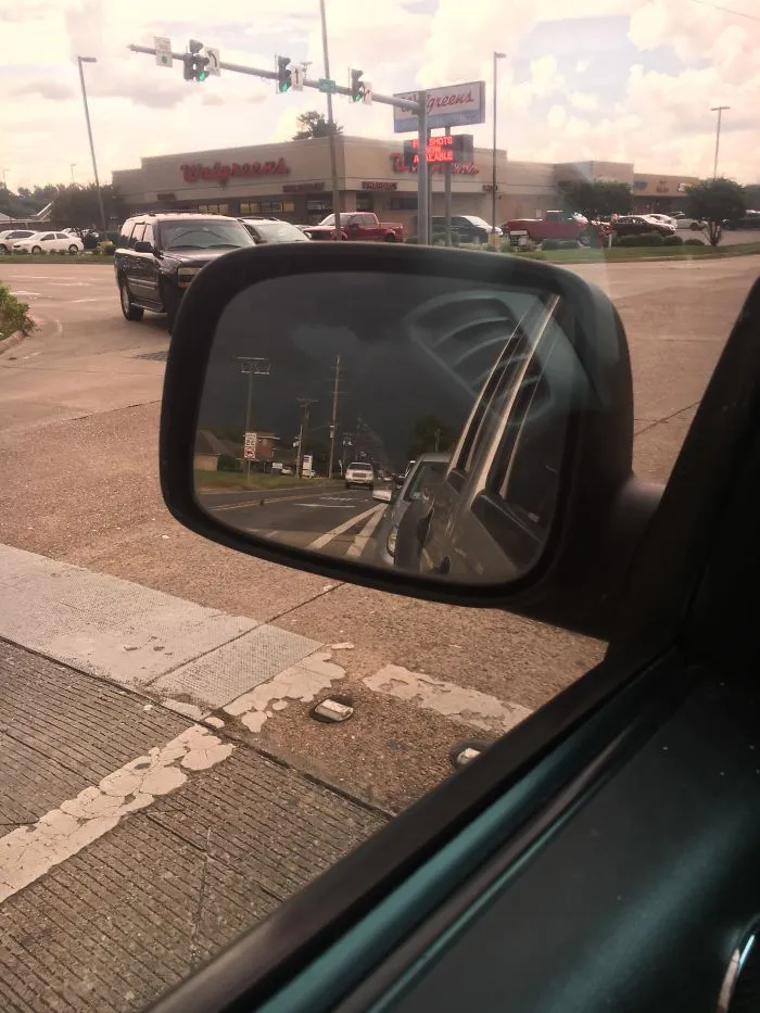 «Ясная синева передо мной по сравнению с темной бездной позади меня». 