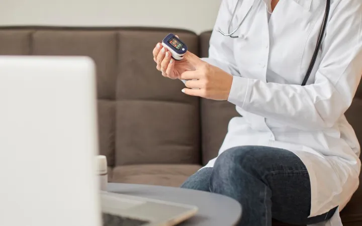 Проверка уровня сахара в крови.