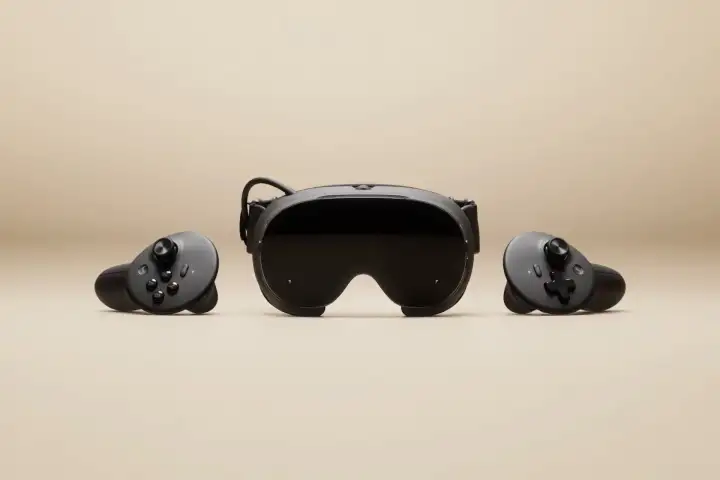 Гарнитура оснащена процессором Snapdragon под управлением Linux и четырьмя камерами для отслеживания положения головы.