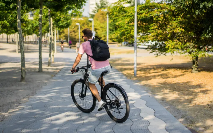 Езда на велосипеде.