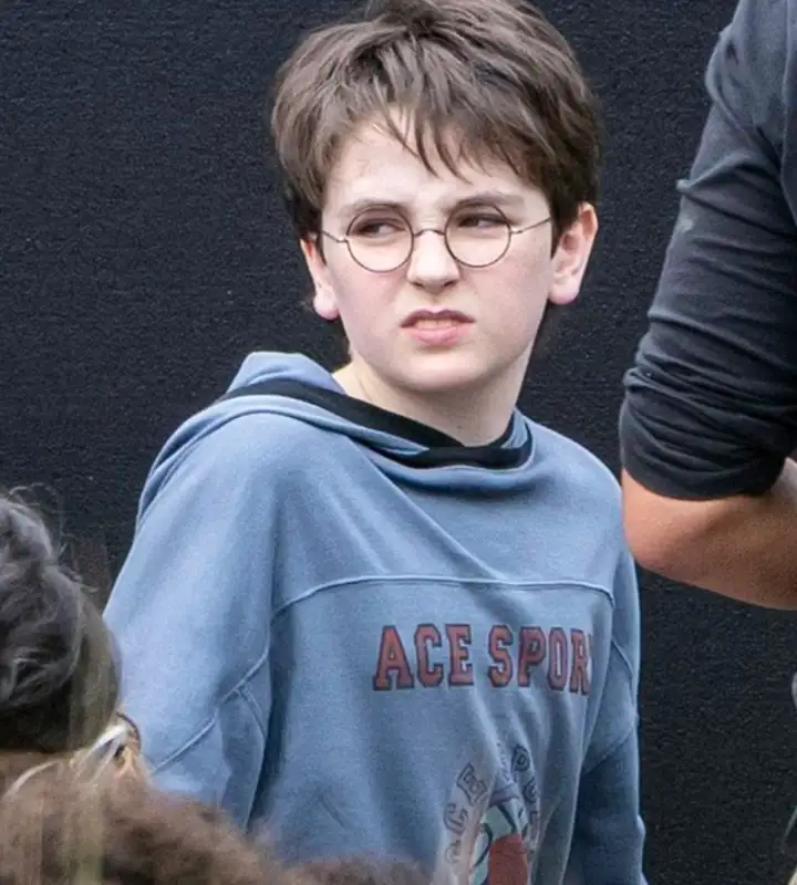 Доминик Маклафлин в образе Гарри Поттера.