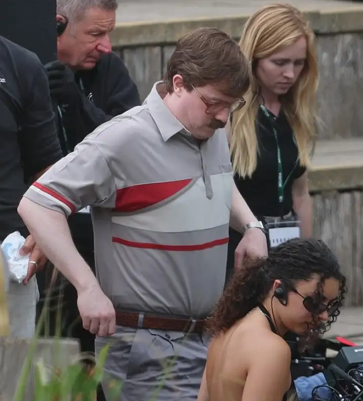 Дэниэл Ригби (дядя Вернон).