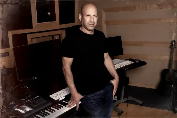 Легендарный композитор Инон Цур.