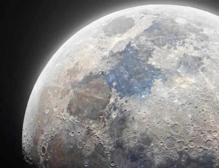 Луна в высоком разрешении.