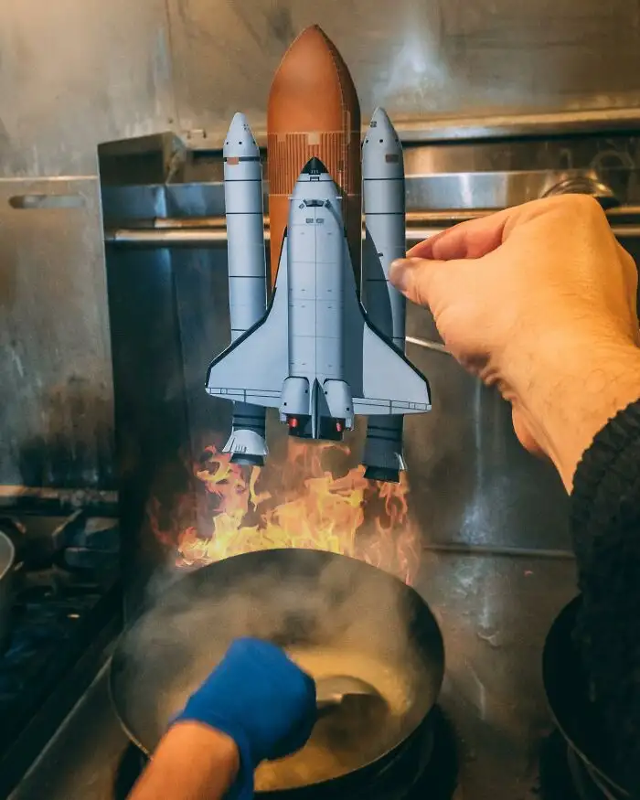 Шаттл взлетает над кухней.