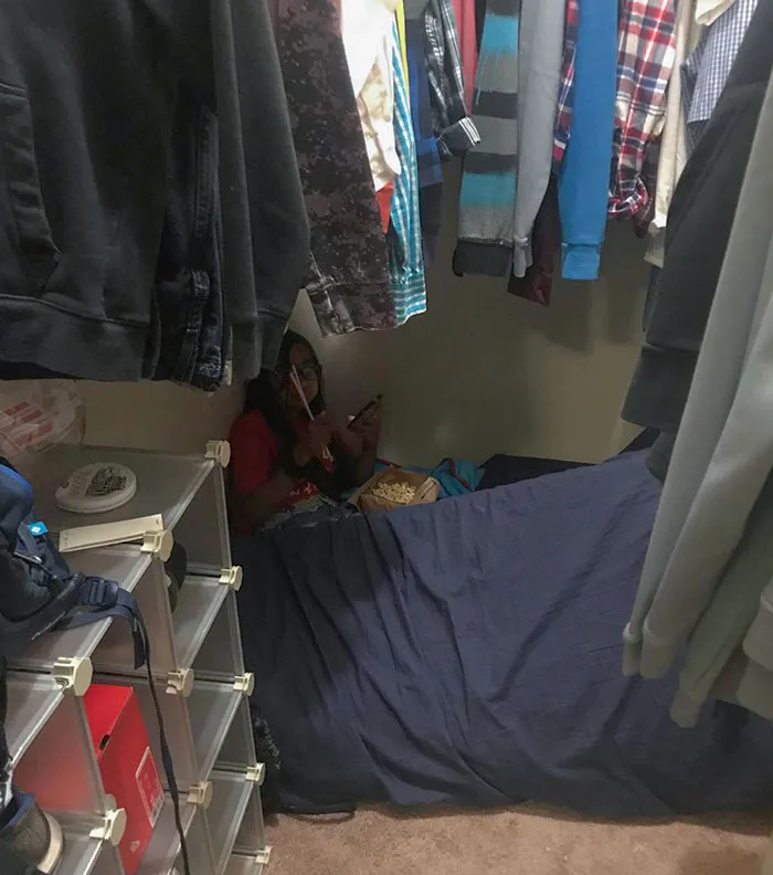 «Моя сестра ест попкорн палочками, чтобы не испачкать пальцы маслом и солью».