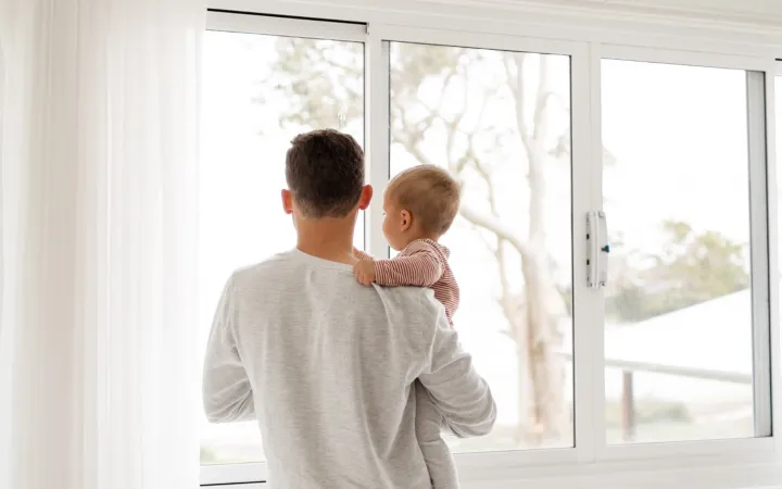 Отец с ребенком.