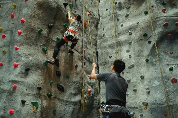 «Найдите вид спорта, который приносит радость и веселье, и вы всегда будете с удовольствием ходить на тренировки. Вот почему я пошел в скалодром».