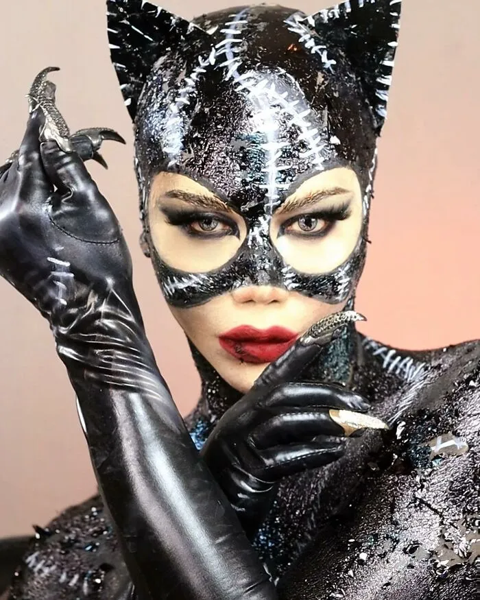 Женщина-кошка.