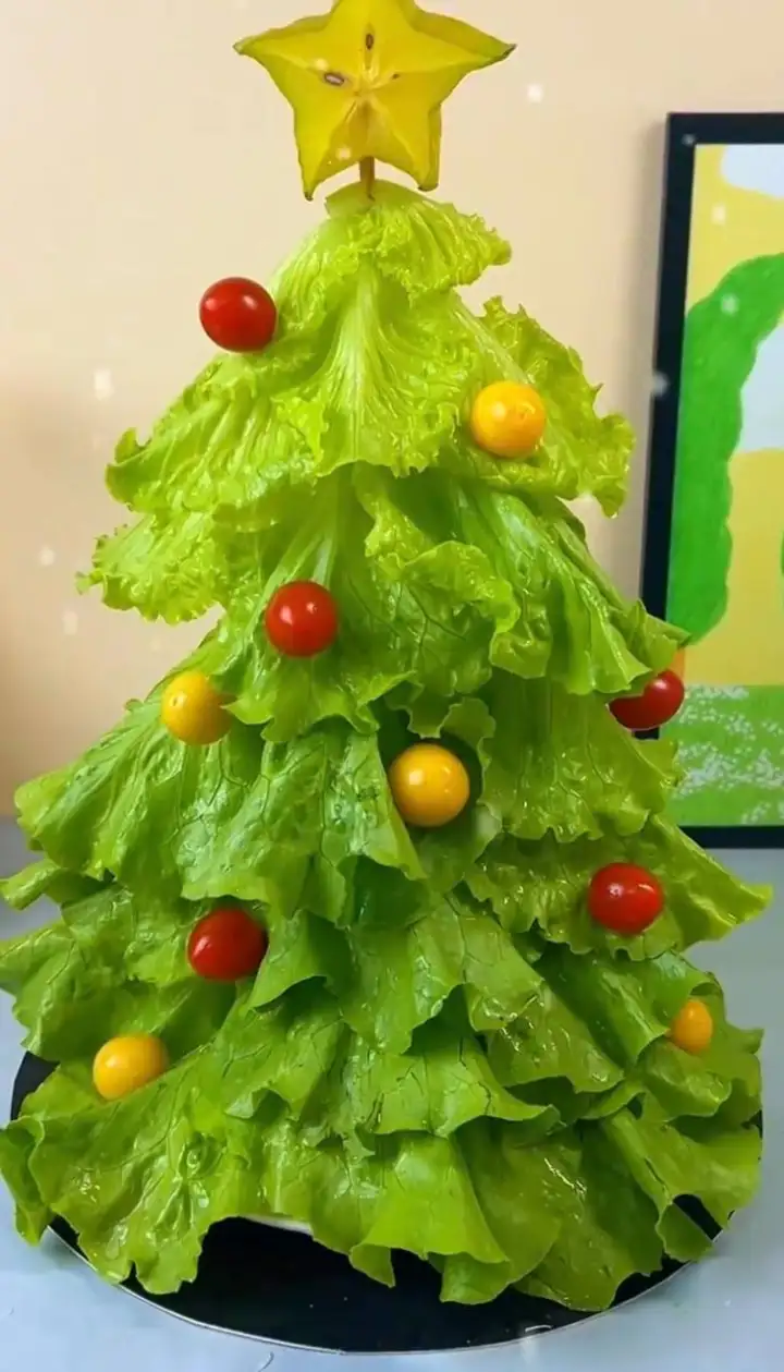 Готовый вариант овощной елки.