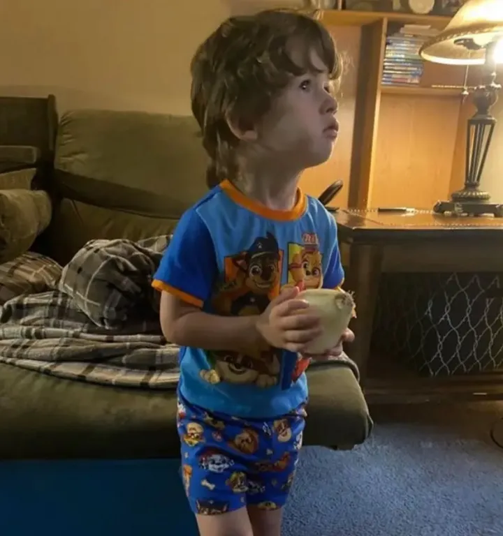 «У моего сына множество хороших игрушек, но он предпочитает играть с луком».