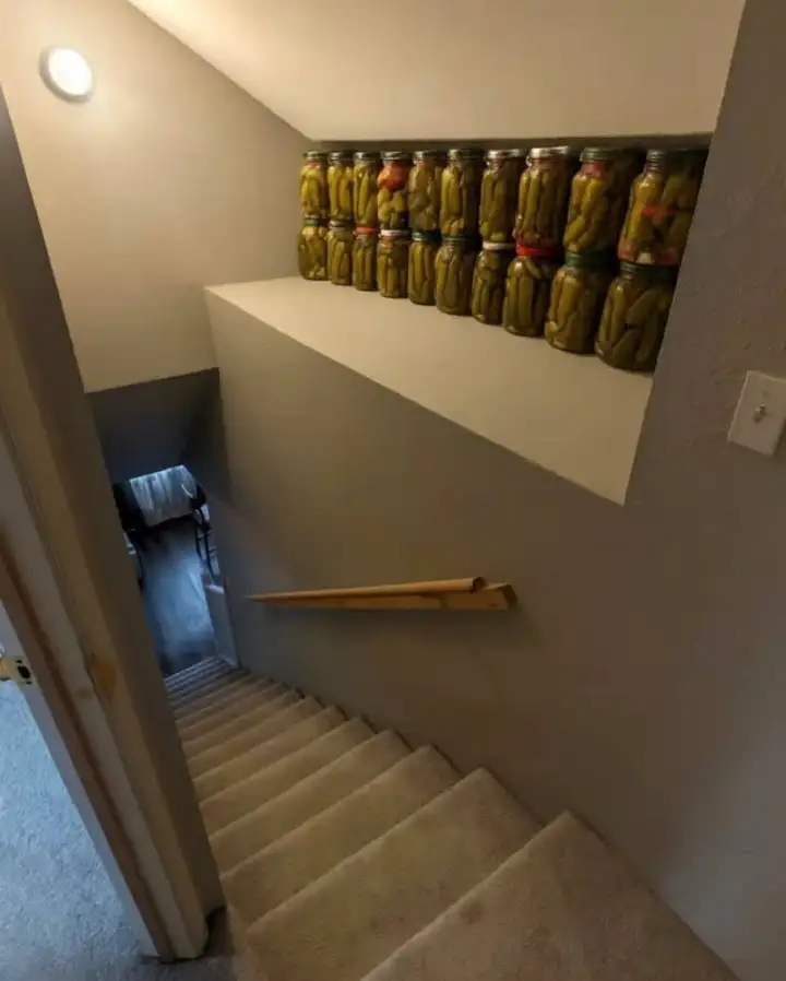 Можно, например, сделать хранение для солений.