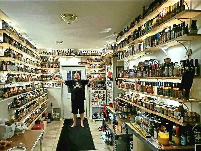 «Немного из моей коллекции острых соусов».