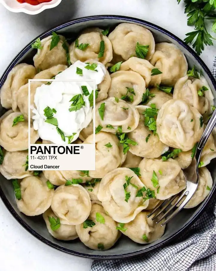 А может пельмешками со сметанкой?