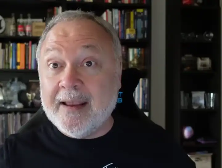 Тимоти Кейн объявил о возвращении в своём личном видеоблоге.