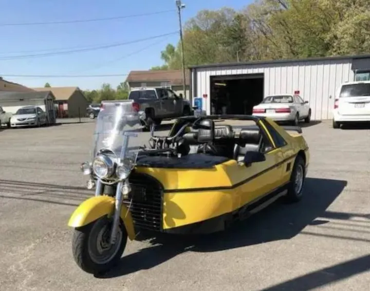 Не смог определиться, что хотел больше — машину или мотоцикл.